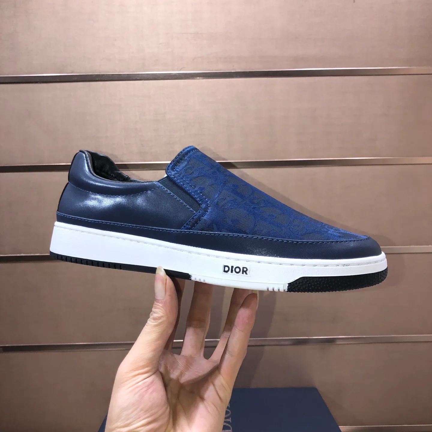Men's shoes💰420💰【Dior】Official website global debut 🔝The latest masterpiece of high-end men's shoes brand: original special cloth fabric imported from Italy + imported sheepskin lining🔥Original toe-cap rubber outsole Soft and comfortable, making walking more convenient and comfortable! Size: 38-44 (45 can be customized)